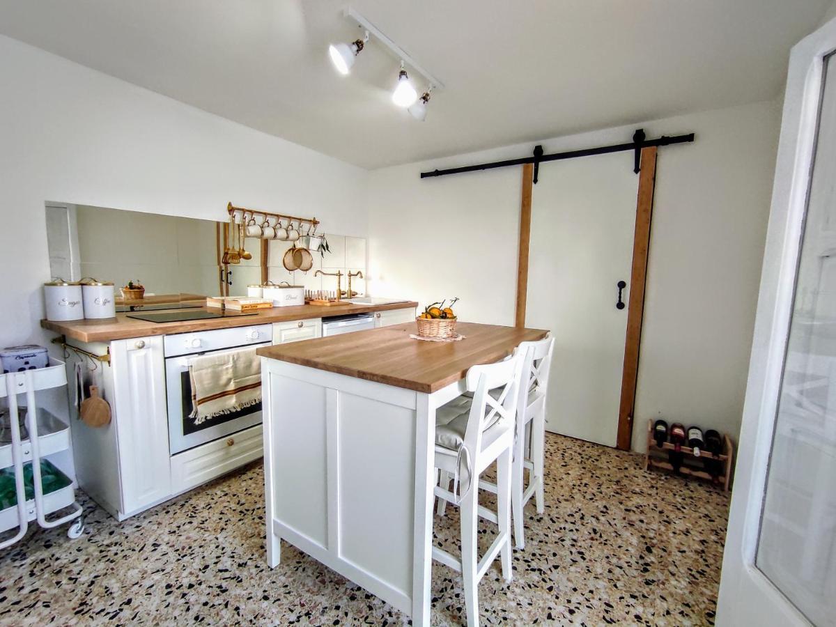 Cinque Terrazze: Freshly Renovated 2-Bedroom House Челье-Мессапика Экстерьер фото
